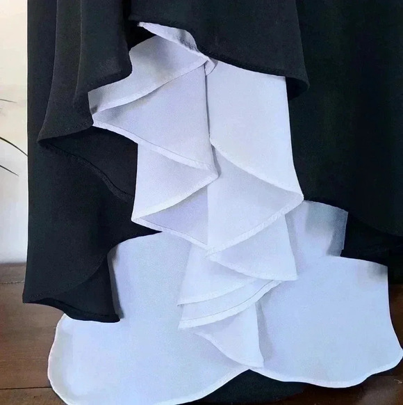 ❤ Beautiful Flowy Nygard Blouse  Small Black White Top - Picture 6 of 11